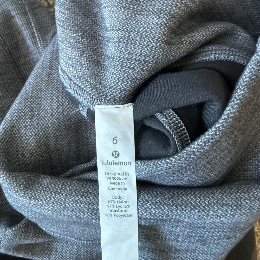 Lululemon gray align leggings.